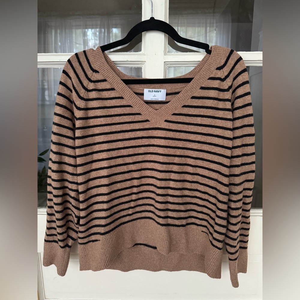 Old Navy Women's Tan and Black Striped V-Neck Sweater